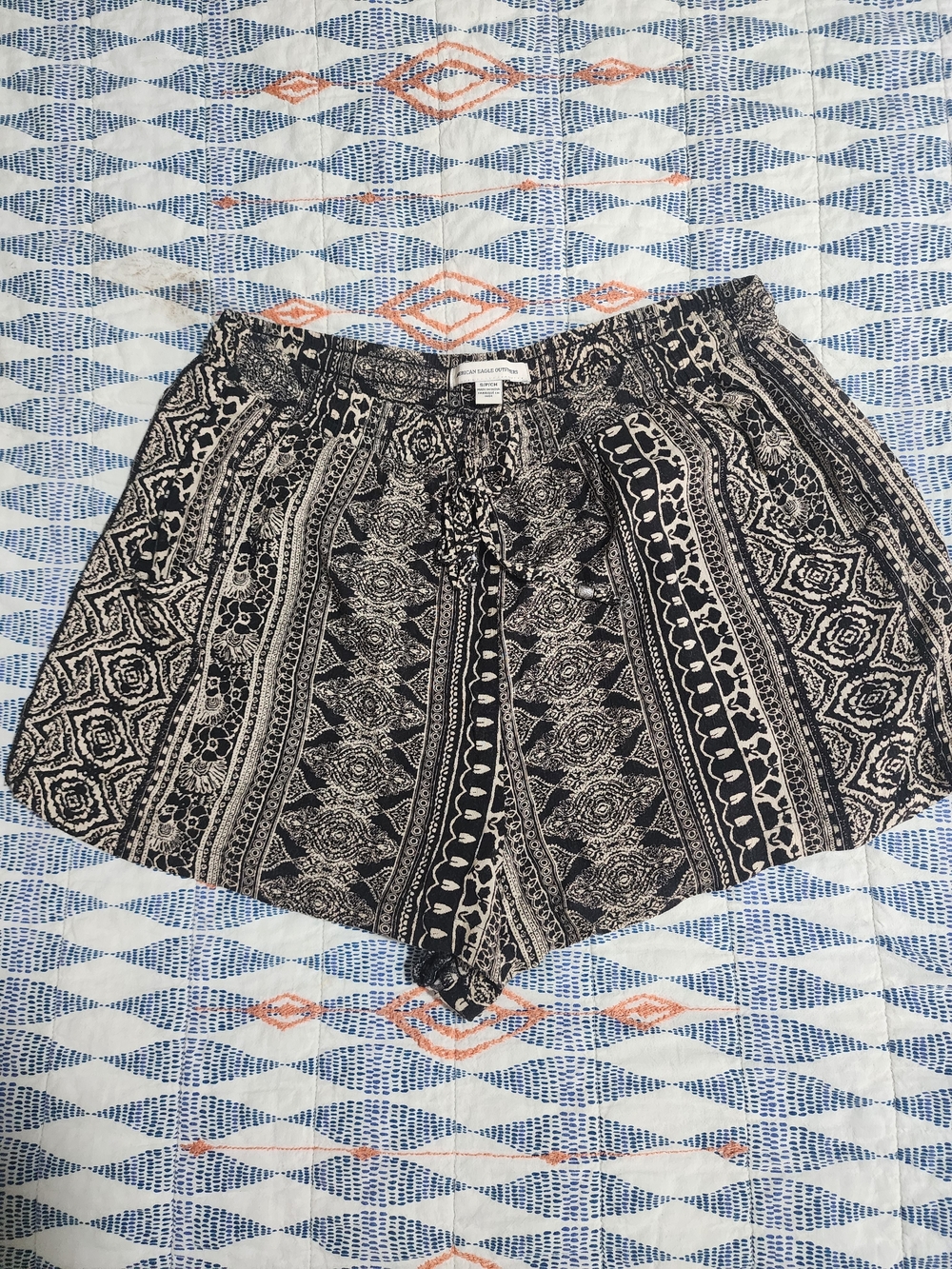 American Eagle Outfitters Black & Cream Printed Women’s Shorts